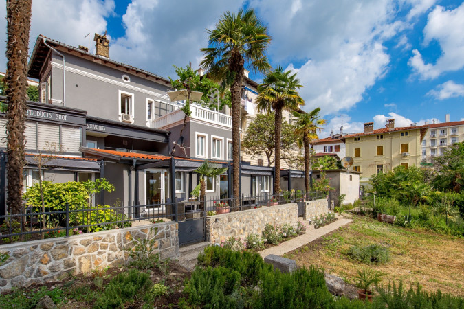 Terrace with access to the beach, Apartments Villa Clara in Lovran Lovran